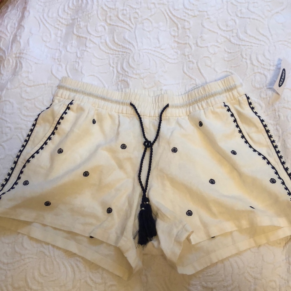 Old Navy Patterned shorts